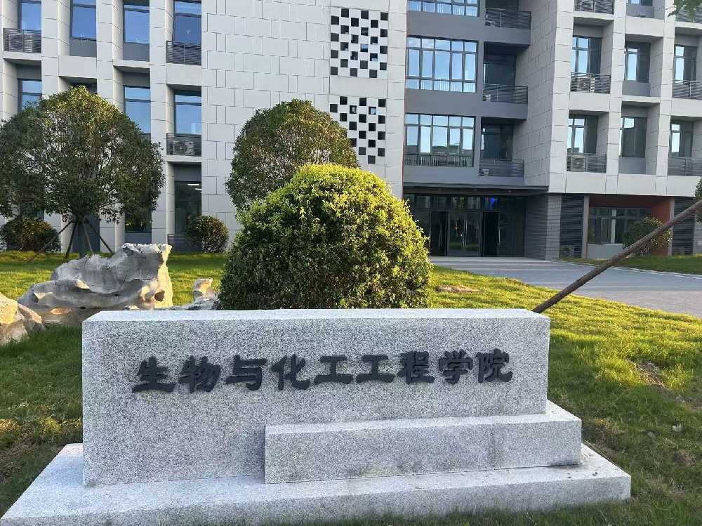 平房区扬州职业大学体育场高杆灯项目